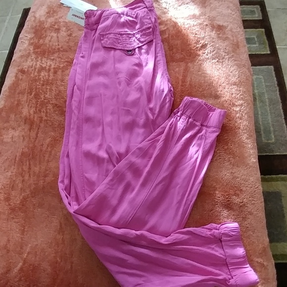 Pants, new. Very cute and stylish. Size 9. Pink - Picture 3 of 4